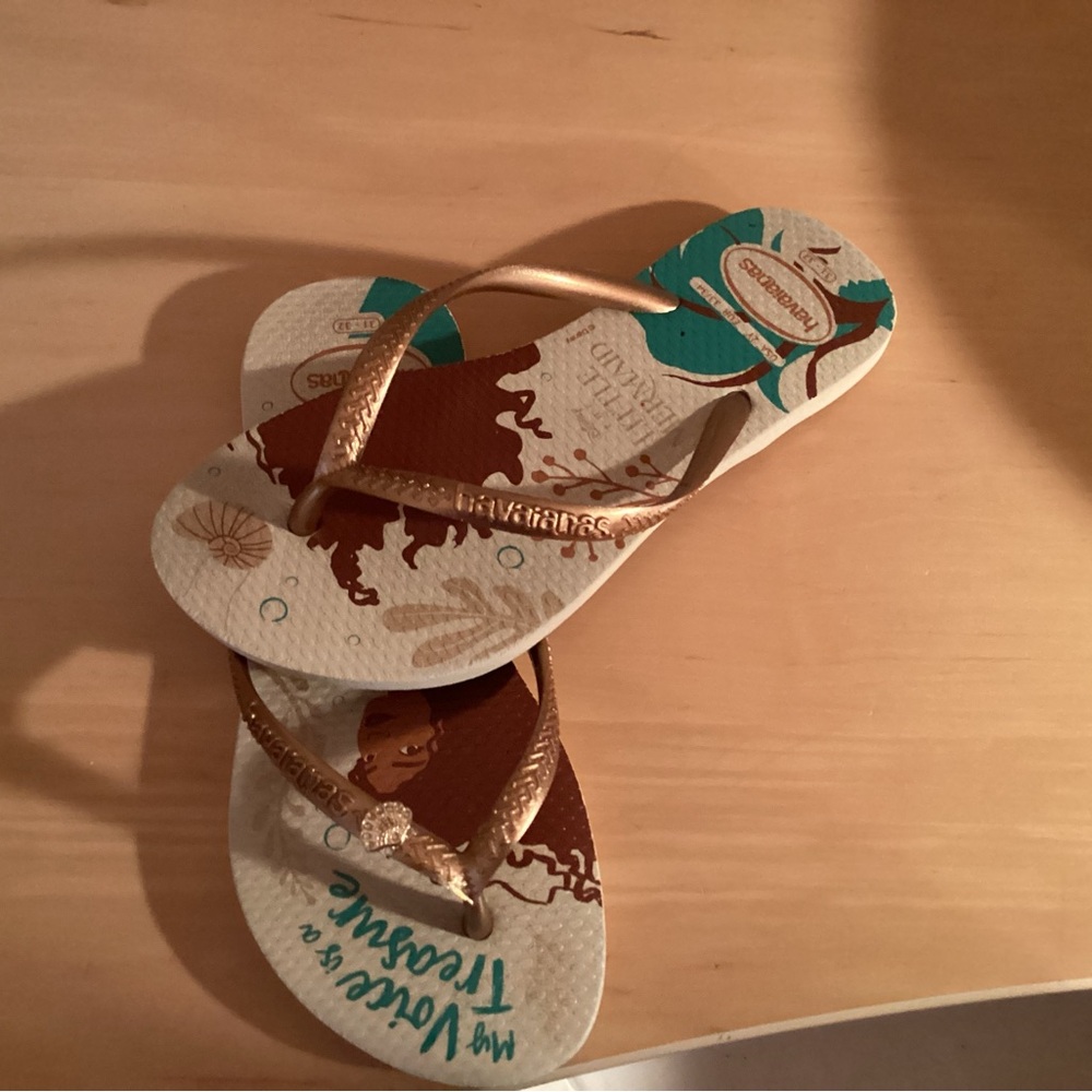 Havaianas Gold and Brown Beach Flip Flops little girls Little Mermaid